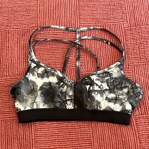 Puma women’s medium Black and Gray Floral Sports Bra